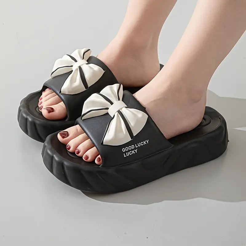 Sandales antidérapantes pour femmes. Tongs de plage EVA