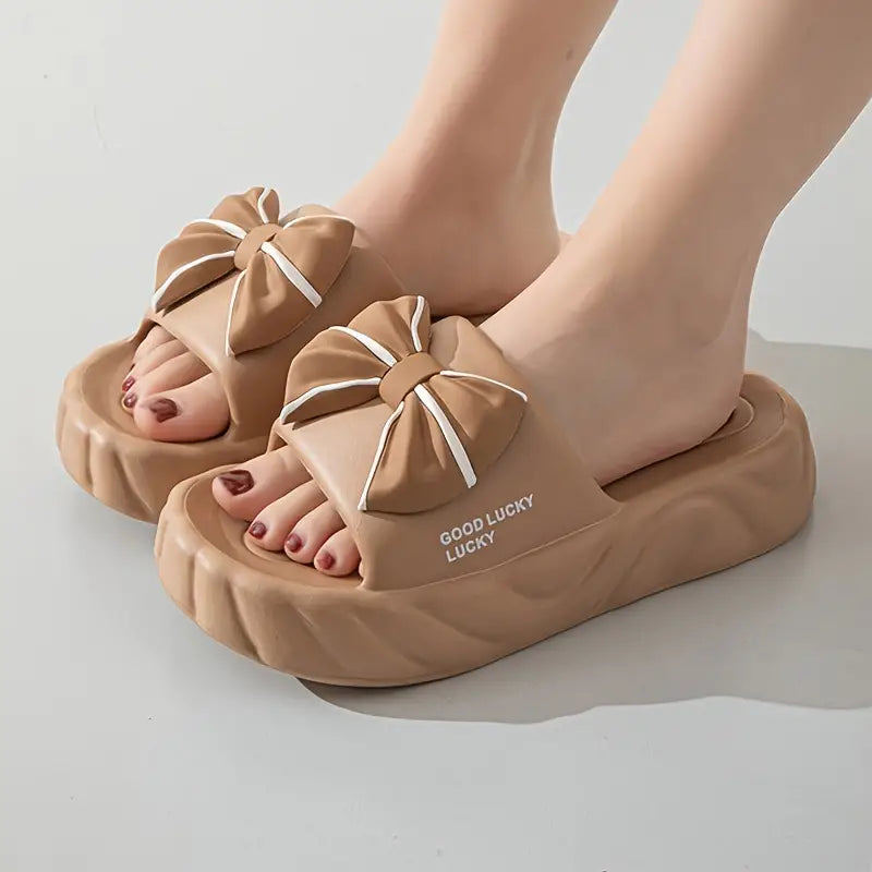 Sandales antidérapantes pour femmes. Tongs de plage EVA