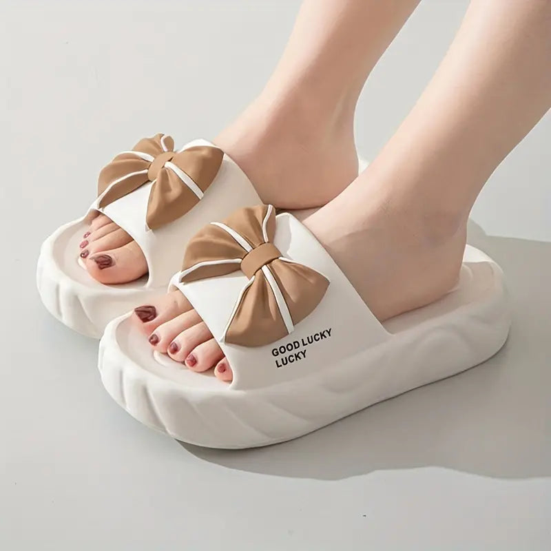 Sandales antidérapantes pour femmes. Tongs de plage EVA