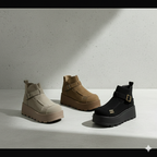 Chaussures élégantes et décontractées pour femmes, à semelle compensée et bride à boucle.