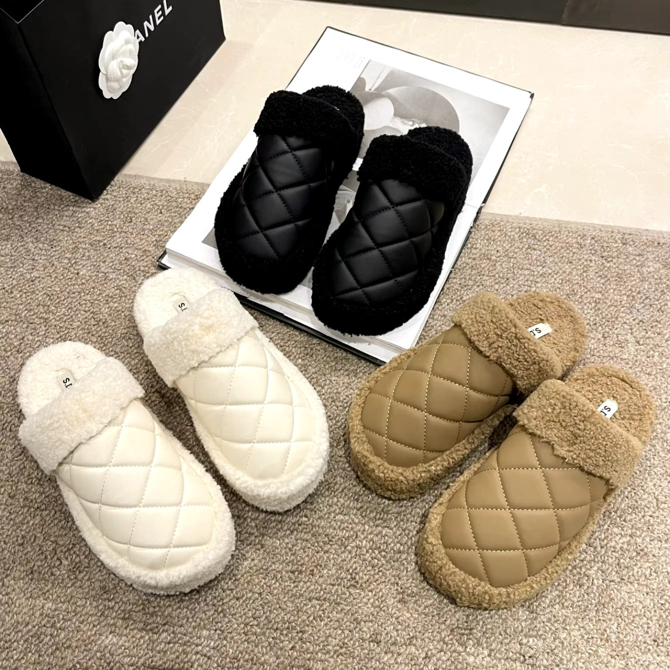 "Des pantoufles d'hiver luxueuses et doublées pour une chaleur et un confort ultimes."