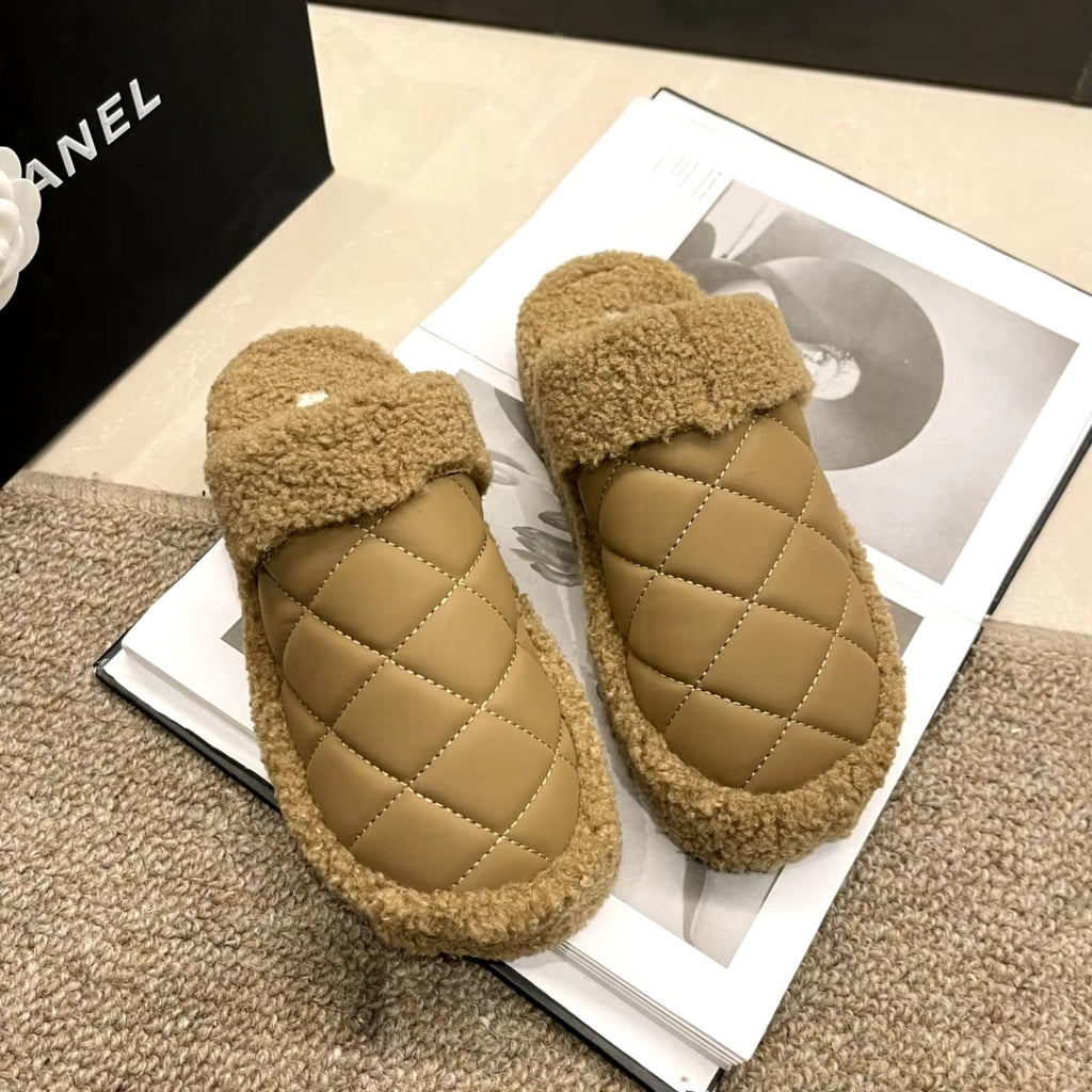 "Des pantoufles d'hiver luxueuses et doublées pour une chaleur et un confort ultimes."