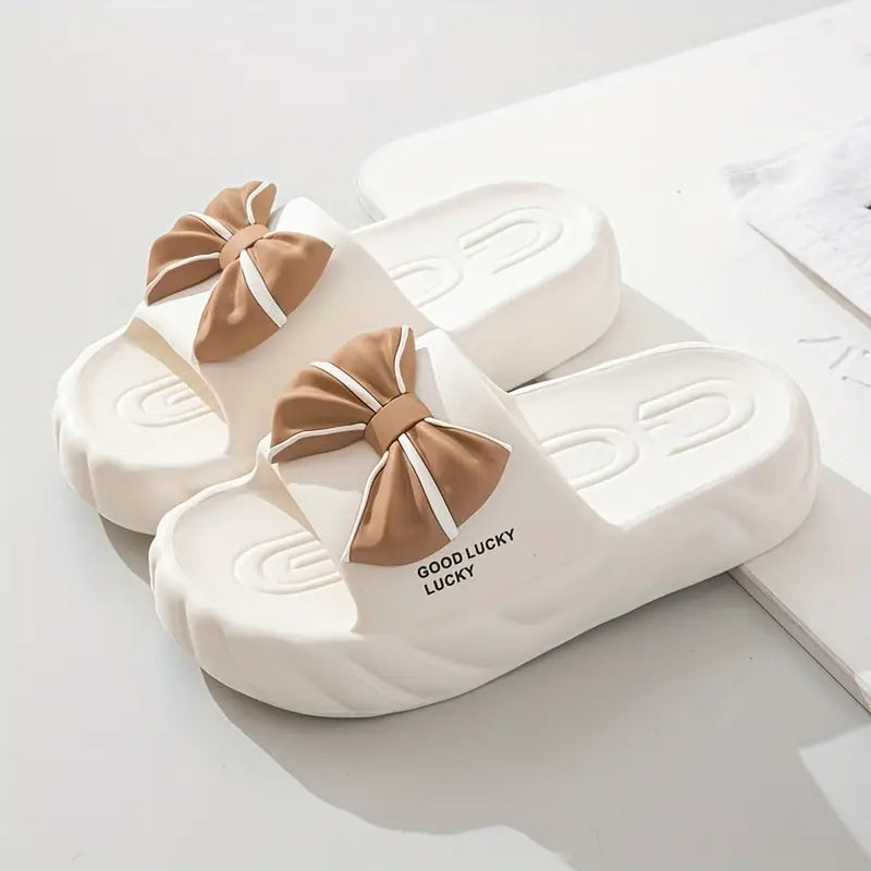 Sandales antidérapantes pour femmes. Tongs de plage EVA