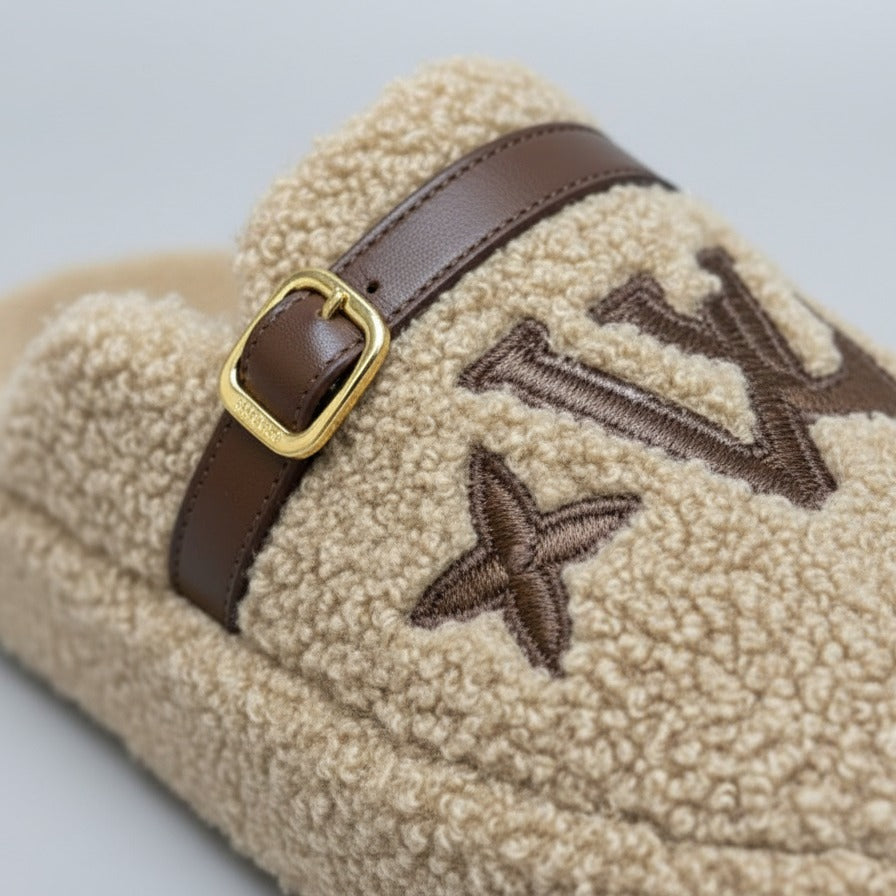 Chaussons en polaire Teddy : doigts de pied au chaud, boucle qui tient bien en place.