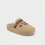Chaussons en polaire Teddy : doigts de pied au chaud, boucle qui tient bien en place.
