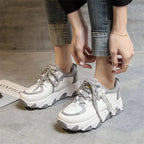 Chaussures d'été à semelle épaisse pour femme. Chaussures décontractées à lacets plates et confortables.